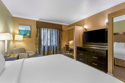 Best Western Royal Sun Inn & Suites image 11