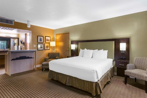 Best Western Royal Sun Inn & Suites image 21